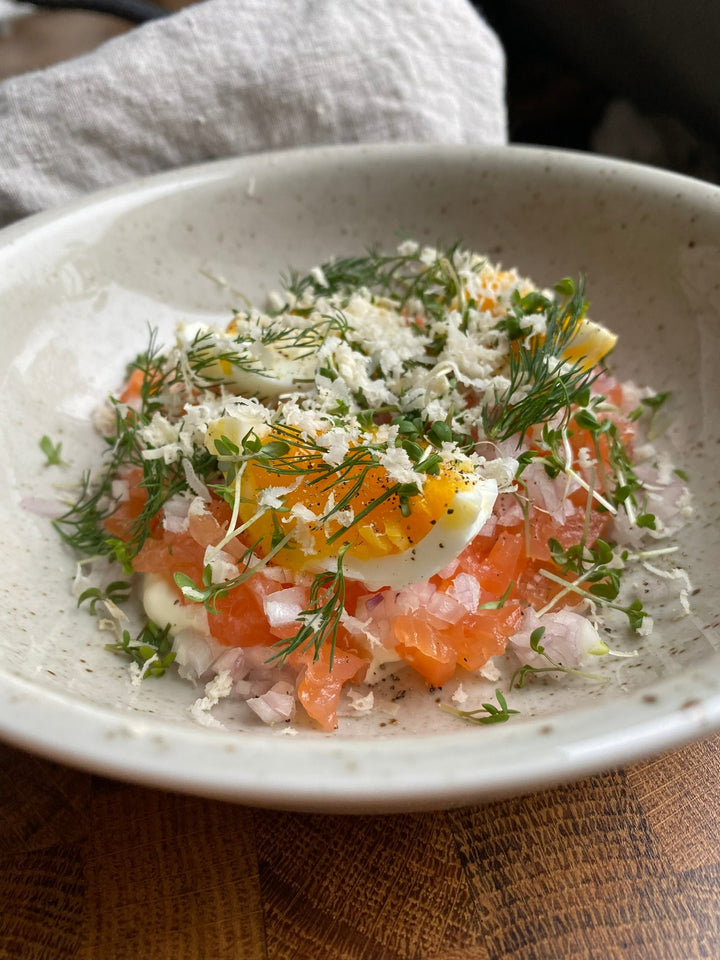 Tartar på gravad lax med pepparrot & dill