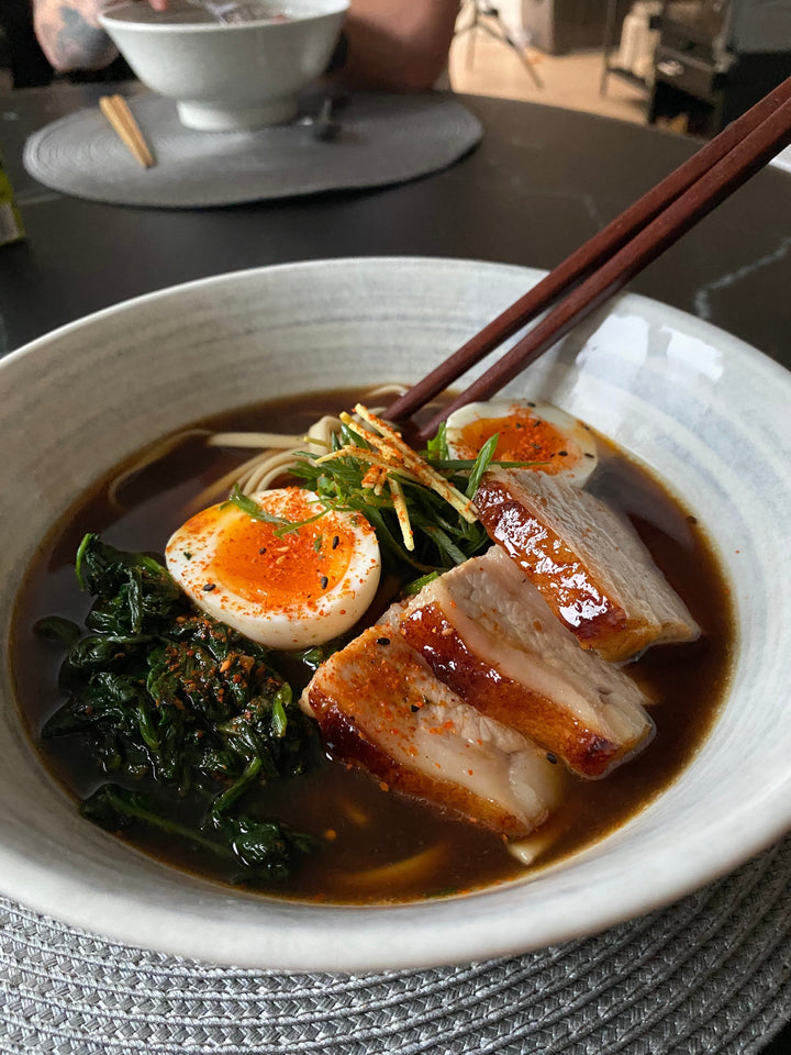 Ramen med buljong från Salsus & fläsksida