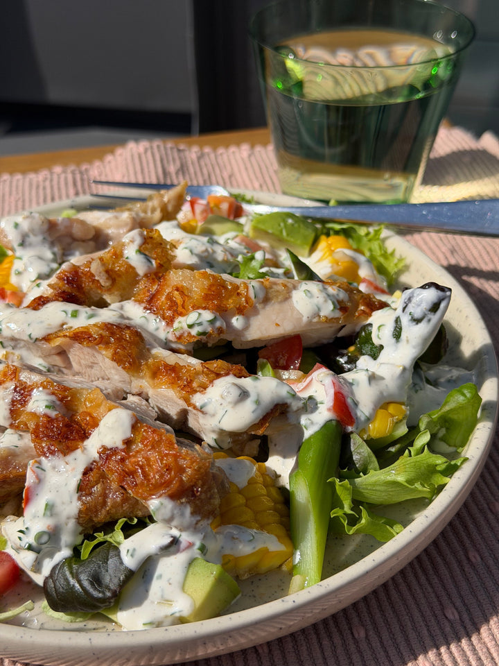 Kycklingsallad med jalapeñoranch-dressing 🌽🥑🥒