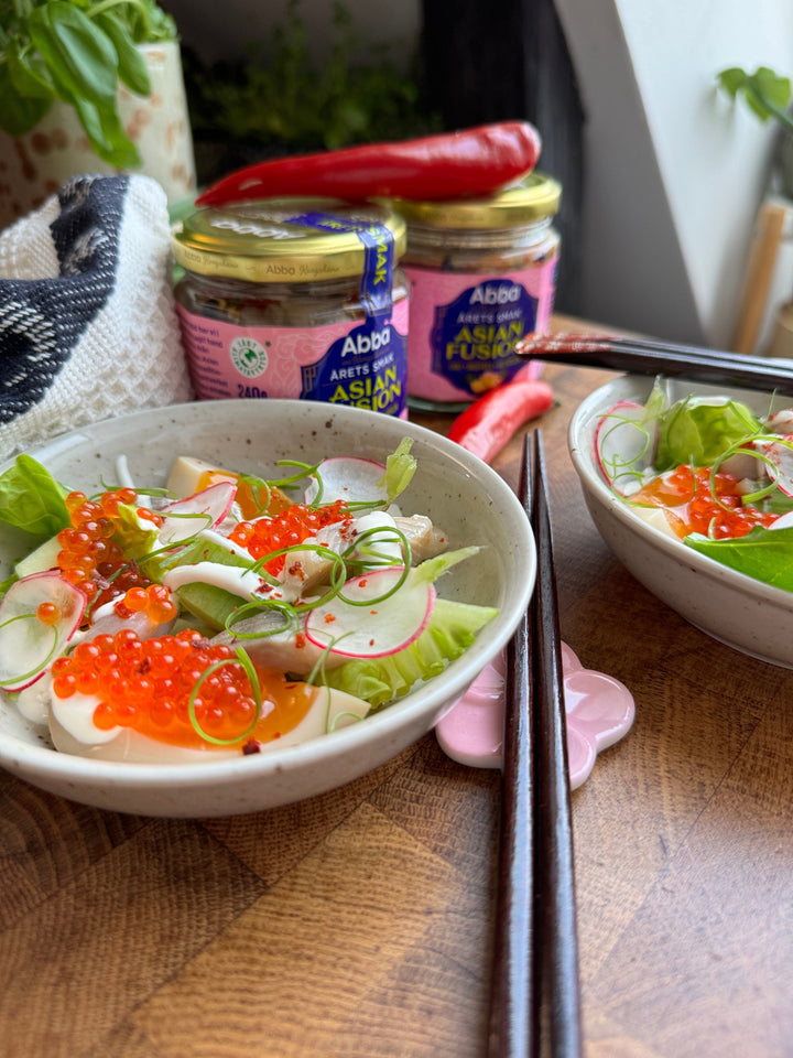 Asian fusion sill med sojapicklade ägg & forellrom