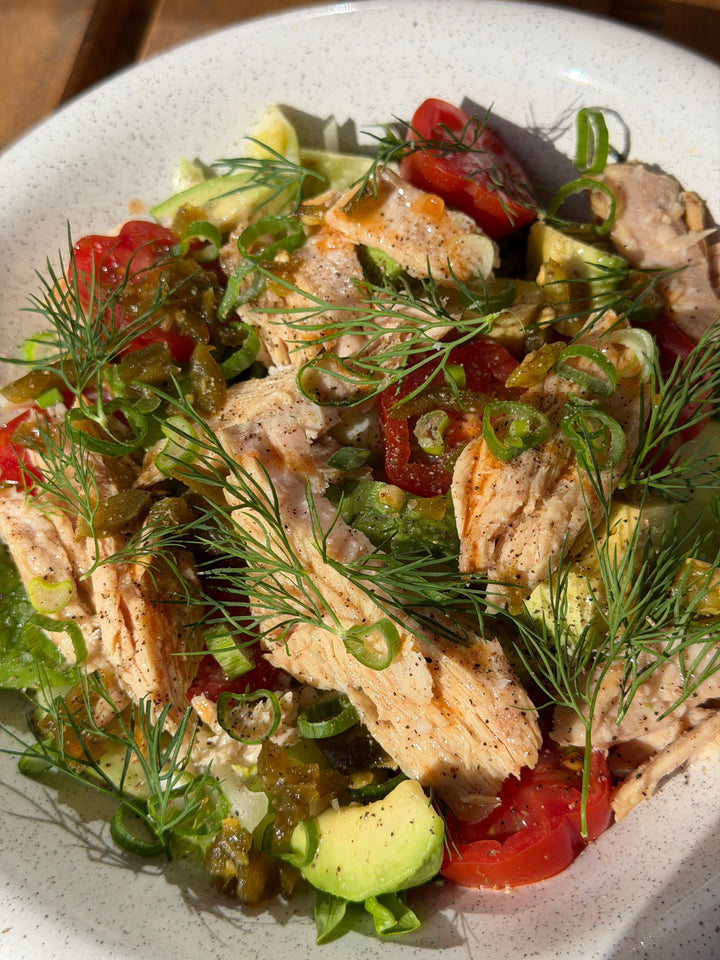 Tonfisksallad med avokado, picklad jalapeño & dill! 🥑🥬