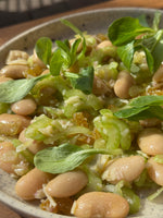 Sidesallad med stora vita bönor, selleri, parmesan och colatura