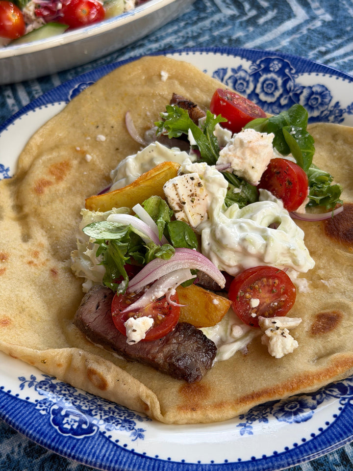 Typ gyros fast på grillade Ibericoracks i hemmagjorda gyrosbröd!