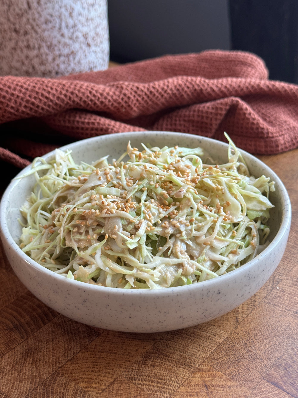 Kålsallad med sesamdressing