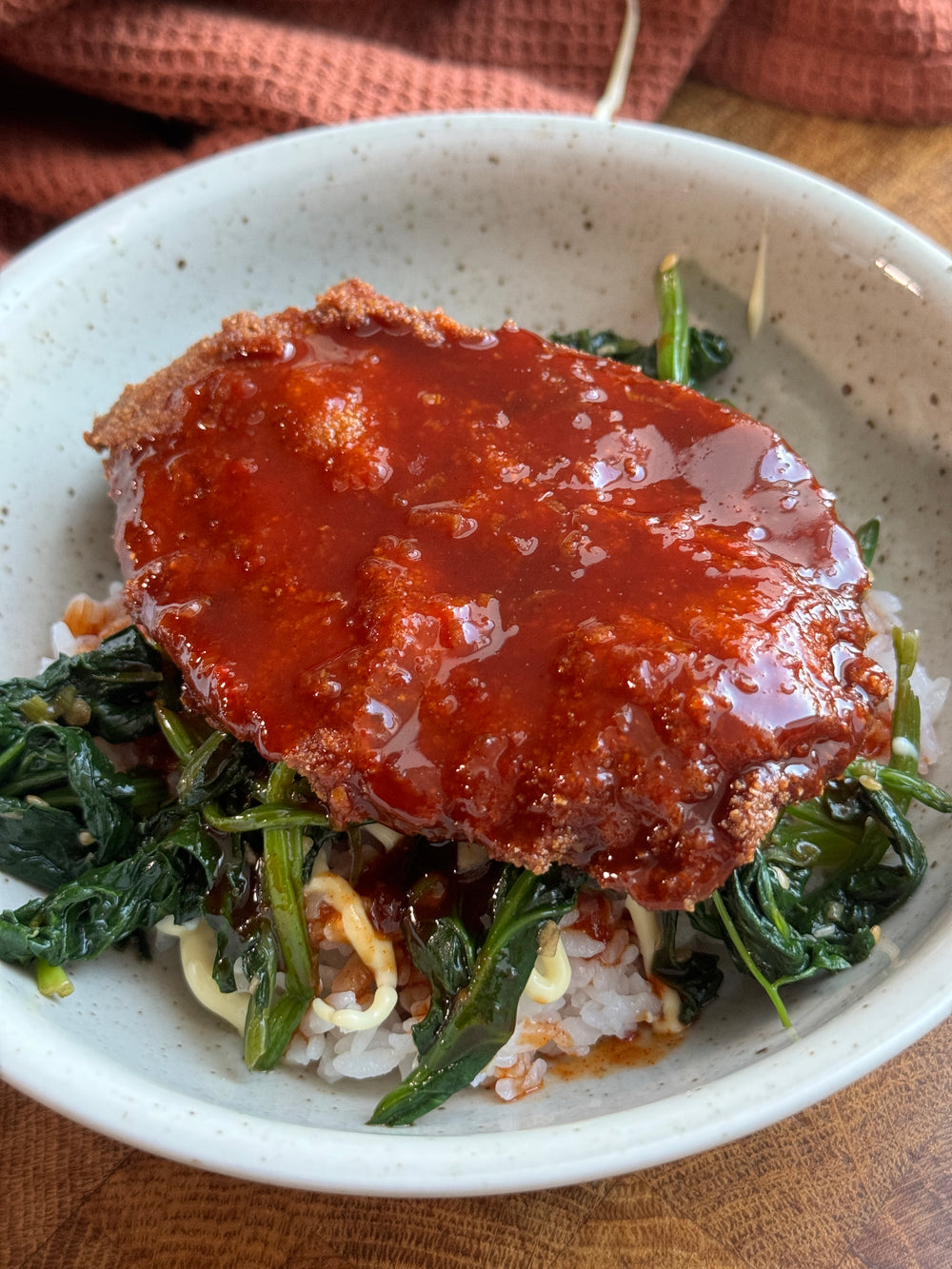 Ostfylld schnitzel med gochujangglaze