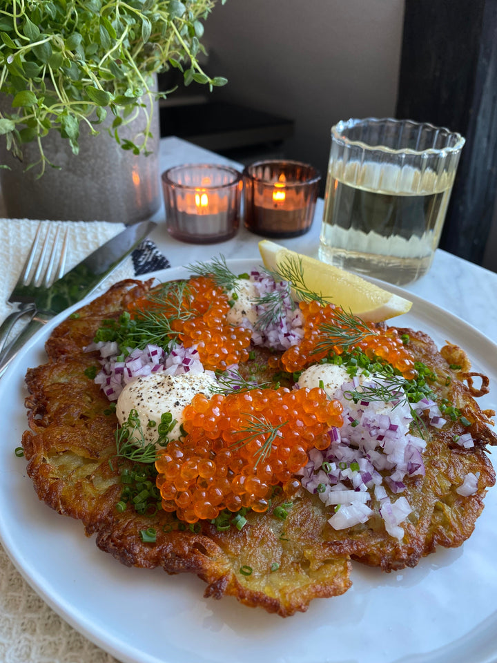 Råraka med forellrom, lök & creme fraiche