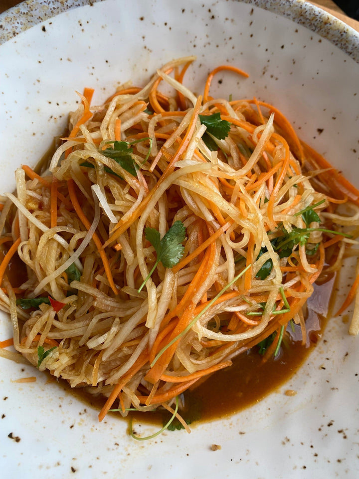 Rättikasallad med sojadressing 🥕🧄